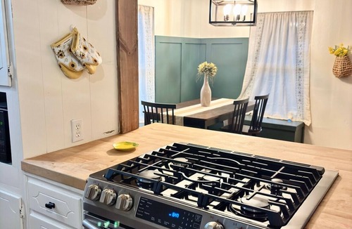 Woodway House | Cozy 3BR Waco Retreat Pet Friendly Fire Pit & Fully Stocked Kitchen