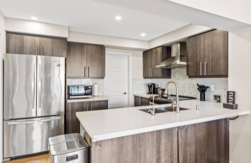 Brampton House | Cozy 3BR with Home Theatre ~Perfect for Long Stays