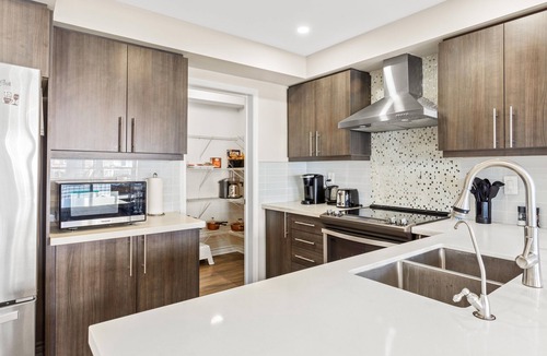 Brampton House | Cozy 3BR with Home Theatre ~Perfect for Long Stays