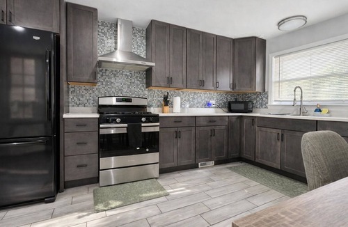 West Ridge Apartment | Cozy 3BR with Parking Easy Access Lake Shore Dr