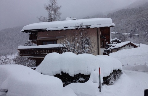Klosters Dorf Apartment | Cozy 4 1/2 room maisonette with Arvenstube with a view of the mountains