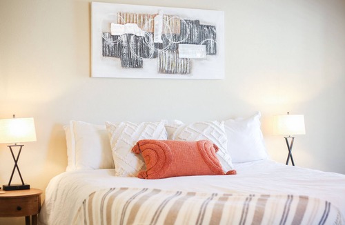 Wolfforth House | Cozy 4 Bdrm with spacious private primary suite