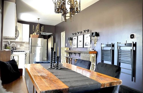 Evanston Condo | Cozy 4-Bedroom Apartment in Evanston