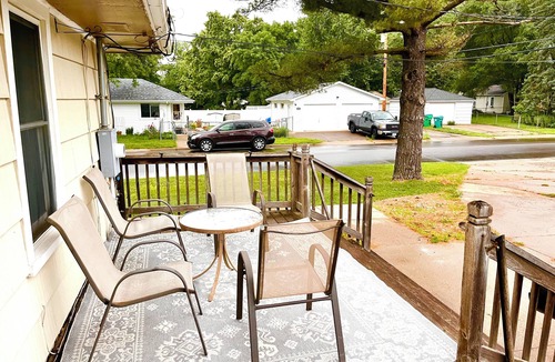 St. Louis Park House | Cozy 4-bedroom, bathrooms, Free Parking