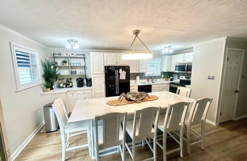 Tranquil Harbour House | Cozy 4 Bedroom beach bungalow with private HEATED pool & golf cart.