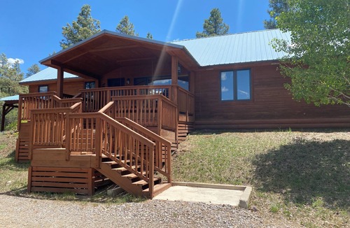Los Ojos Cabin | Cozy 4-bedroom cabin in Chama with relaxing mountain vibes