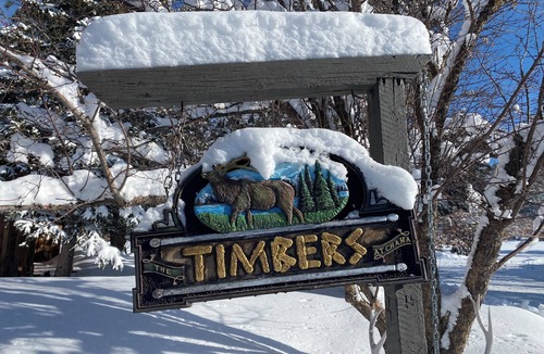 Los Ojos Cabin | Cozy 4-bedroom cabin in Chama with relaxing mountain vibes