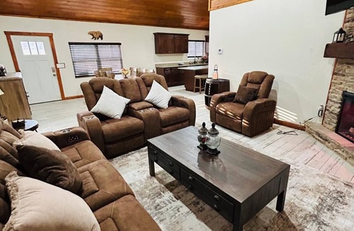 Table Rock Cabin | Cozy 4-bedroom Cabin in Branson