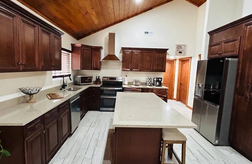 Table Rock Cabin | Cozy 4-bedroom Cabin in Branson