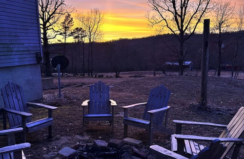 Jasper Cabin | Cozy 4-bedroom cabin in enchanting Jasper with cool AC breeze
