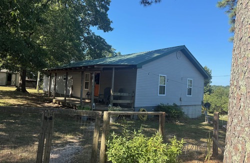 Jasper Cabin | Cozy 4-bedroom cabin in enchanting Jasper with cool AC breeze