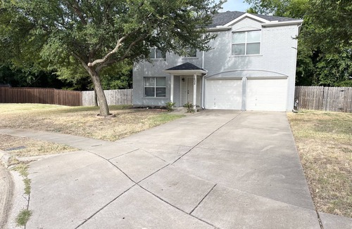 Glenn Heights House | Cozy 4-bedroom home with large backyard for pets.