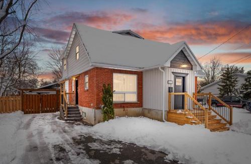Cornwall House | Cozy 4 Bedroom Home in Cornwall