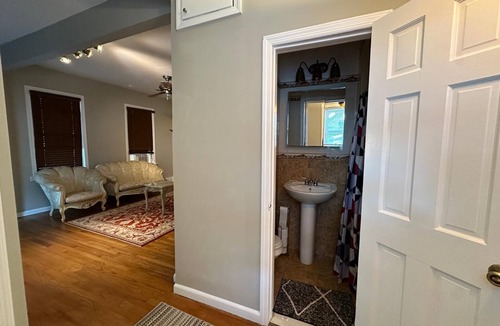 Teaneck House | Cozy 4-bedroom house in welcoming Teaneck with WiFi, AC