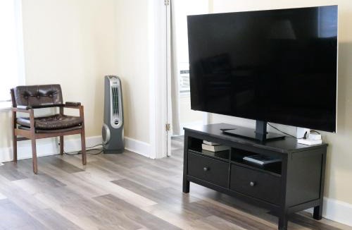 Downtown Kenosha House | Cozy 4 Bedroom House near the lake