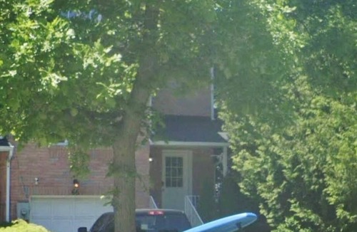 Georgina House | Cozy 4-Bedroom Townhouse, Steps to Lake Simcoe and shops, short drive to beach.