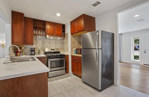 Lake Worth House | Cozy 4-bedroom w/fire pit 5 minutes from lake!