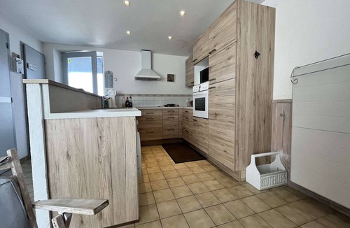 La Gueriniere House | Cozy 4-Room House, 300m from Beach – Terrace, BBQ, Sleeps 6, Free Cleaning, 2 Stars