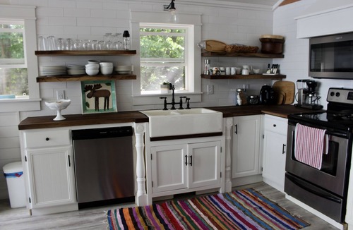 Port Stanton Cottage | Cozy 4 Season Cottage stunning sunsets on Sparrow Lake!(Pet friendly)New Hot Tub
