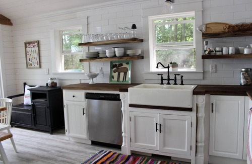 Port Stanton Cottage | Cozy 4 Season Cottage stunning sunsets on Sparrow Lake!(Pet friendly)New Hot Tub