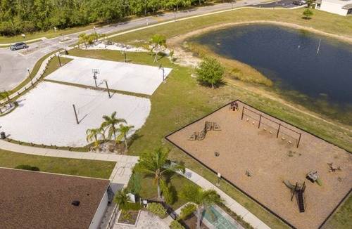 Trafalgar Village House | Cozy 4Bd Home |Pool & Hot Tub| Trafalgar Resort