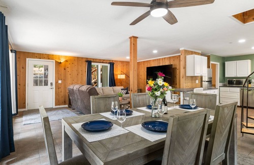 Bend Cabin | Cozy 4BDR Cabin in Bend- Sleeps 9!