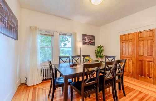 South Medford House | Cozy 4BDR, Tufts, Train, Parking, 10 min to Boston