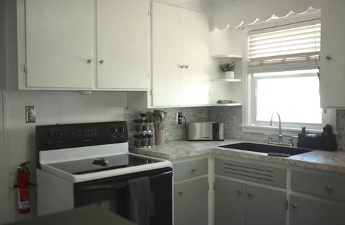 North Tonawanda House | Cozy 4bed 3BR house in North Tonawanda with AC and Pool!