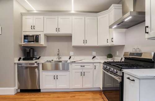 North Brookline Apartment | Cozy 4BR 2BTH Apt near BU