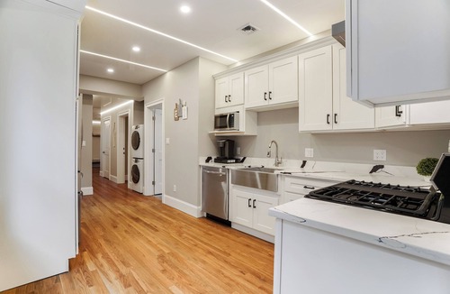 North Brookline Apartment | Cozy 4BR 2BTH Apt near BU