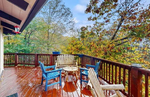 Beech Mountain Cottage | Cozy 4BR Beech Mountain cottage with views, adventure, and comfort for all.