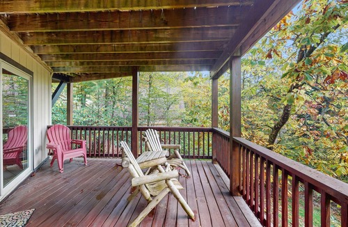 Beech Mountain Cottage | Cozy 4BR Beech Mountain cottage with views, adventure, and comfort for all.