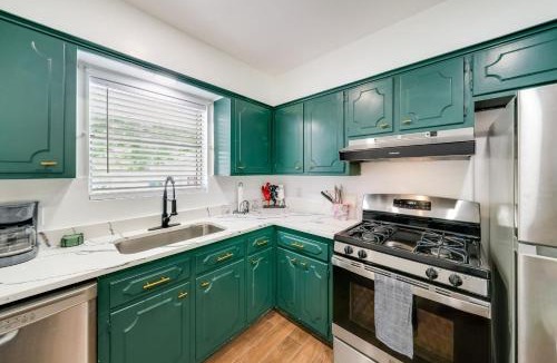 North San Antonio - SAT House | Cozy 4BR House with BBQ near Six Flags & SeaWorld