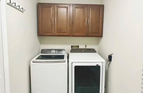 Herndon House | Cozy 4BR Single Family Home Near IAD Family-Friendly w/Workspaces!