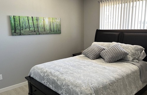 Medicine Hat House | Cozy 5 Bedroom 2 Bath private Medicine Hat home.