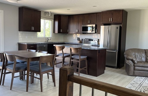 Medicine Hat House | Cozy 5 Bedroom 2 Bath private Medicine Hat home.