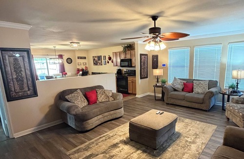 Normal House | Cozy 5 bedroom/9 beds, 3 full baths with game room