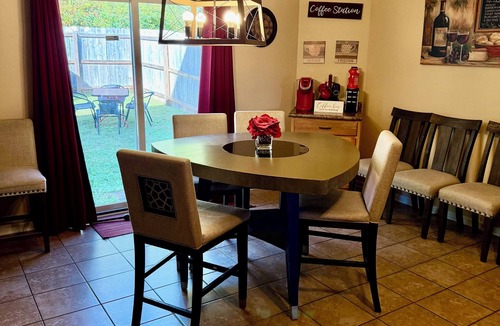 Normal House | Cozy 5 bedroom/9 beds, 3 full baths with game room