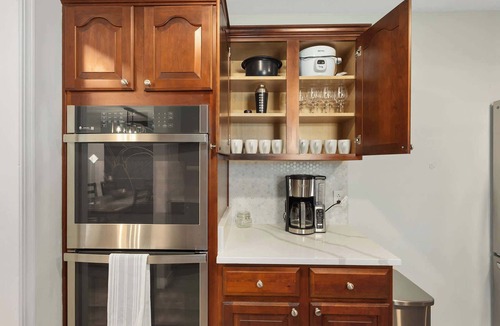 Lenexa House | Cozy 5 Bedroom Sleeps 12 Fenced Yard Foosball