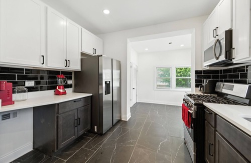 Avalon Park House | Cozy 5BR Chicago Retreat Sleeps 10