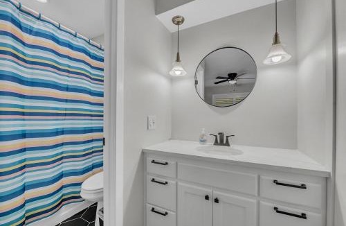 Parker Lane Apartment | Cozy 5BR Home Sleeps 12 Near Downtown Austin and Tesla