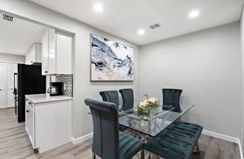 Parker Lane House | Cozy 5BR Home | Sleeps 12 | Near Downtown Austin