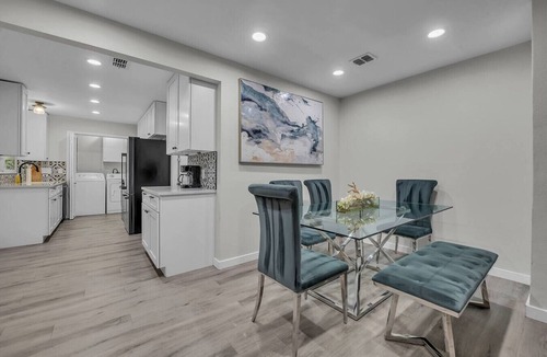 Parker Lane House | Cozy 5BR Home | Sleeps 12 | Near Downtown Austin