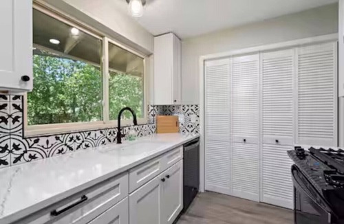 Parker Lane House | Cozy 5BR Home | Sleeps 12 | Near Downtown Austin