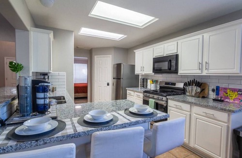 Cypress House | Cozy 5BR Retreat | Huge Yard & Relaxing Vibes