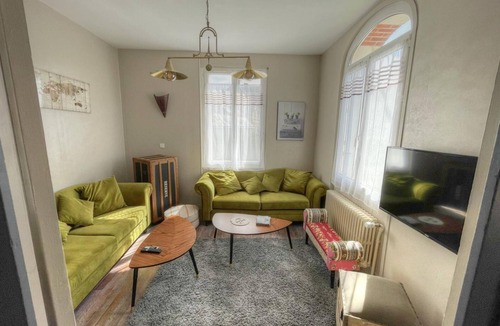Sepmes Cottage | Cozy 5BR Villa with Garden, Parking, and Modern Amenities in Charming Loire Valley Village
