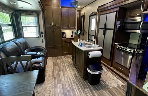 Ringold House | Cozy/5th wheel camper/ fire pit/large deck/close to Hochatown/Pine Creek Lake