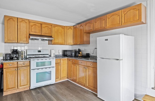 Malden House | Cozy 6 bedroom Entire house in Malden with free parking and WIndow AC
