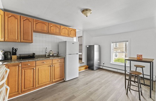 Malden House | Cozy 6 bedroom Entire house in Malden with free parking and WIndow AC