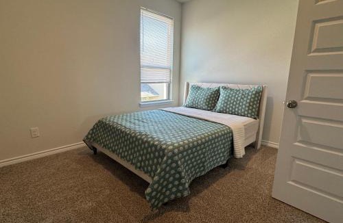 Denton House | Cozy 6 Bedroom Near UNT & Medical City